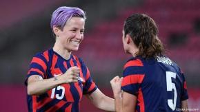 Selecciones de fútbol de mujeres y de hombres ganarán lo mismo en EE.UU. Selecciones de fútbol de mujeres y de hombres ganarán lo mismo en EE.UU.