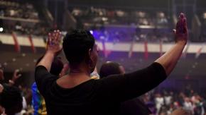 "Se subió sobre ella y le levantó la camisa": escándalo de abusos en Iglesia bautista de EEUU "Se subió sobre ella y le levantó la camisa": escándalo de abusos en Iglesia bautista de EEUU