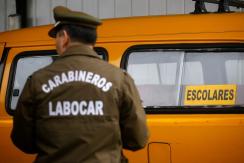 Delincuentes asaltan furgón escolar: Conductora bajó a los niños del vehículo para resguardarlos Delincuentes asaltan furgón escolar: Conductora bajó a los niños del vehículo para resguardarlos