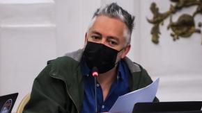 "Que alcance a llorar esta guagua": La analogía de Jorge Baradit por reformas a nueva Constitución "Que alcance a llorar esta guagua": La analogía de Jorge Baradit por reformas a nueva Constitución