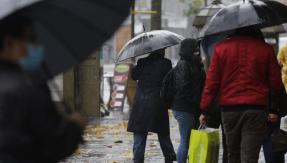 A no guardar los paraguas: Pronostican nuevas precipitaciones para los próximos días en la RM A no guardar los paraguas: Pronostican nuevas precipitaciones para los próximos días en la RM