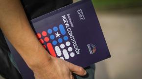 Convención lanza guía práctica con resumen de 10 ejes del borrador para una nueva Constitución Convención lanza guía práctica con resumen de 10 ejes del borrador para una nueva Constitución