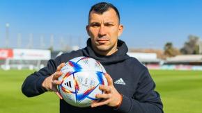 "El viaje comienza ahora": Gary Medel posa con la pelota oficial del Mundial de Qatar 2022 "El viaje comienza ahora": Gary Medel posa con la pelota oficial del Mundial de Qatar 2022