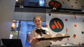 Rusia inaugura en Moscú Vkusno i Tochka, la tienda que reemplaza a McDonalds Rusia inaugura en Moscú Vkusno i Tochka, la tienda que reemplaza a McDonalds