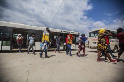 Vuelos a Chile con migrantes haitianos: revelan lucrativo "negocio redondo" de agencias de viajes Vuelos a Chile con migrantes haitianos: revelan lucrativo "negocio redondo" de agencias de viajes
