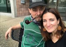 La insólita historia del hombre que cayó a la cárcel por dejar flores en la tumba de su novia