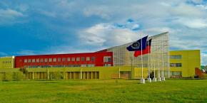 Corte ordena a Universidad de Magallanes otorgar título académico a alumna, pese a deuda de arancel Corte ordena a Universidad de Magallanes otorgar título académico a alumna, pese a deuda de arancel