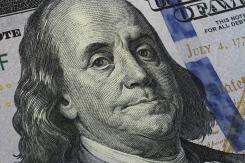 Dólar revierte caída inicial y toca nuevo máximo sobre $910 por continuo descenso del cobre Dólar revierte caída inicial y toca nuevo máximo sobre $910 por continuo descenso del cobre