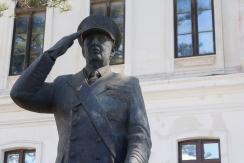 Armada retiró estatua de José Toribio Merino desde Museo Marítimo de Valparaíso Armada retiró estatua de José Toribio Merino desde Museo Marítimo de Valparaíso
