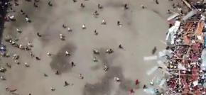 [VIDEO] El impactante momento en que se desploma la torre con palcos en corrida de toros en Colombia