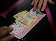 Hombre gana la lotería con estrategia que vio en televisión: acumuló más de 90 millones de pesos Hombre gana la lotería con estrategia que vio en televisión: acumuló más de 90 millones de pesos