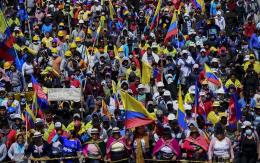 Indígenas de Ecuador suspenden protestas tras acuerdo con el gobierno Indígenas de Ecuador suspenden protestas tras acuerdo con el gobierno