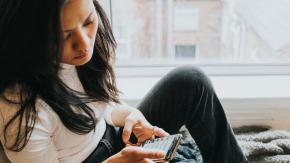 Por qué las aplicaciones de citas online son tan agotadoras (y cómo manejarlo) Por qué las aplicaciones de citas online son tan agotadoras (y cómo manejarlo)