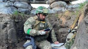 Guerra en Ucrania: los profesores que continúan dando clases a sus alumnos desde frente de batalla Guerra en Ucrania: los profesores que continúan dando clases a sus alumnos desde frente de batalla