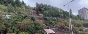 Derrumbe en cerro de Puerto Montt destruye una vivienda y deja dos con graves daños