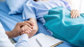 Mujer es diagnosticada con cáncer por error: Se somete a 30 quimioterapias y le amputan una pierna Mujer es diagnosticada con cáncer por error: Se somete a 30 quimioterapias y le amputan una pierna