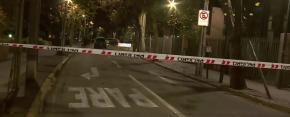 Artefacto explosivo fue detonado en frontis de edificio en Las Condes Artefacto explosivo fue detonado en frontis de edificio en Las Condes
