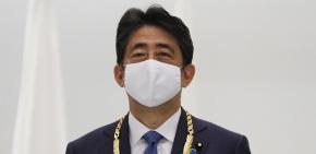 Medio japonés reporta un detenido por intento de asesinato tras ataque a ex líder japonés Shinzo Abe Medio japonés reporta un detenido por intento de asesinato tras ataque a ex líder japonés Shinzo Abe