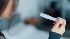 Joven se hizo la vasectomía sin decirle a su novia: Ella quedó embarazada de su mejor amigo Joven se hizo la vasectomía sin decirle a su novia: Ella quedó embarazada de su mejor amigo