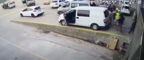 Cerca de 20 delincuentes realizaron millonario robo en Pudahuel: Ingresaron a recinto en 8 autos Cerca de 20 delincuentes realizaron millonario robo en Pudahuel: Ingresaron a recinto en 8 autos