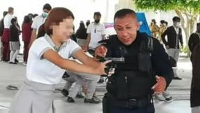 Imágenes de policías entrenando a escolares a usar armas causan indignación en México Imágenes de policías entrenando a escolares a usar armas causan indignación en México