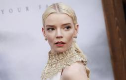 Medios internacionales afirman que Anya Taylor-Joy se casó en secreto tras nueve meses de relación