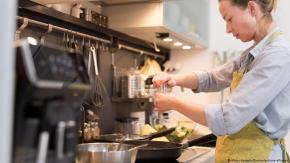 Añadir este condimento a la comida se relaciona con un 28 % más de riesgo de morir prematuramente Añadir este condimento a la comida se relaciona con un 28 % más de riesgo de morir prematuramente