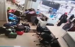VIDEO: Funcionario del aeropuerto de Calama sufre violenta agresión de pasajero VIDEO: Funcionario del aeropuerto de Calama sufre violenta agresión de pasajero