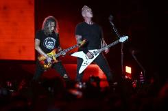 Eddie de Stranger Things toca "Master of Puppets" con Metallica Eddie de Stranger Things toca "Master of Puppets" con Metallica
