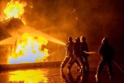 Bombero llegó a apagar incendio a una casa y descubrió que 8 de las 10 fallecidos eran de su familia Bombero llegó a apagar incendio a una casa y descubrió que 8 de las 10 fallecidos eran de su familia