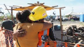 La angustiosa espera de los familiares de 10 mineros atrapados en México La angustiosa espera de los familiares de 10 mineros atrapados en México