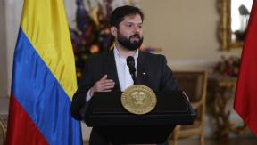 Boric llama a aprender de diálogos en Colombia: "Aspirar a la paz es profundamente transformador" Boric llama a aprender de diálogos en Colombia: "Aspirar a la paz es profundamente transformador"