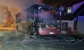 Dos buses resultan quemados tras ataque armado en zona urbana de Cañete