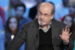Escritor Salman Rushdie está con respiración artificial y perdería un ojo tras ser apuñalado Escritor Salman Rushdie está con respiración artificial y perdería un ojo tras ser apuñalado