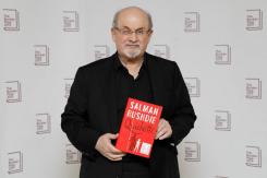 Escritor Salman Rushdie inicia su recuperación tras ser apuñalado Escritor Salman Rushdie inicia su recuperación tras ser apuñalado