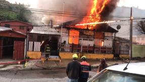 Incendio consume Club Social "Viejos Tercios" de Viña del Mar Incendio consume Club Social "Viejos Tercios" de Viña del Mar