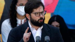 Boric emplaza a la derecha por críticas a Servel: "De la Carrera no es marginal, fue vocero de Kast" Boric emplaza a la derecha por críticas a Servel: "De la Carrera no es marginal, fue vocero de Kast"
