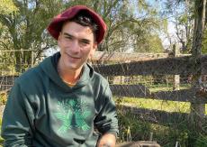 La nueva vida de Íñigo Urrutia en el sur: dejó de actuar y ahora jardinea en casas de veraneo La nueva vida de Íñigo Urrutia en el sur: dejó de actuar y ahora jardinea en casas de veraneo