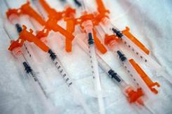 Guerra de vacunas: Moderna acusa a Pfizer de "copiar" la tecnología contra el COVID-19 Guerra de vacunas: Moderna acusa a Pfizer de "copiar" la tecnología contra el COVID-19