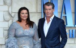 Pierce Brosnan defendió a su esposa tras duras burlas por su cuerpo: "Amo cada una de sus curvas" Pierce Brosnan defendió a su esposa tras duras burlas por su cuerpo: "Amo cada una de sus curvas"