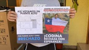 Contraloría oficia a alcalde Codina por afiches del Rechazo: Indagarán uso de recursos públicos