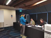 Gustavo Carrera y Paola Matta fue los primeros chilenos en votar en Auckland, Nueva Zelanda Gustavo Carrera y Paola Matta fue los primeros chilenos en votar en Auckland, Nueva Zelanda