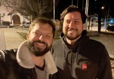 Presidente Boric tras ataque a su hermano Simón: "Está machucado, pero bien" Presidente Boric tras ataque a su hermano Simón: "Está machucado, pero bien"