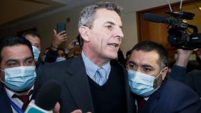 Comisión de Ética vuelve a sancionar con 15% de su sueldo a Gonzalo de la Carrera por agresión Comisión de Ética vuelve a sancionar con 15% de su sueldo a Gonzalo de la Carrera por agresión