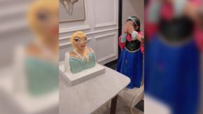 [VIDEO] Niña recibe torta deforme de Frozen para su cumpleaños y la reacción se hace viral