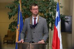 Diputado republicano apunta a Macaya por diálogo constituyente: “Si te vendiste barato, hazte cargo” Diputado republicano apunta a Macaya por diálogo constituyente: “Si te vendiste barato, hazte cargo”