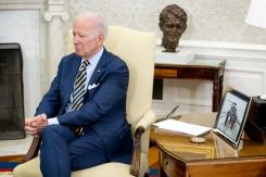 Biden se reúne con familiares de estadounidenses presos en Rusia Biden se reúne con familiares de estadounidenses presos en Rusia