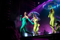 El chascarro que sufrió Dua Lipa en Chile y que casi la hizo caerse en pleno show El chascarro que sufrió Dua Lipa en Chile y que casi la hizo caerse en pleno show