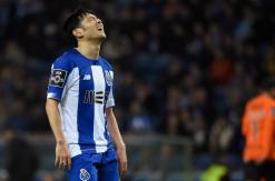 El insólito debut de Nakayima en Turquía: Lo expulsaron a los 20 segundos por una brutal patada