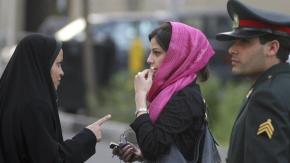 Cómo funciona la "policía de la moral" acusada de matar a golpes a una joven en Irán Cómo funciona la "policía de la moral" acusada de matar a golpes a una joven en Irán